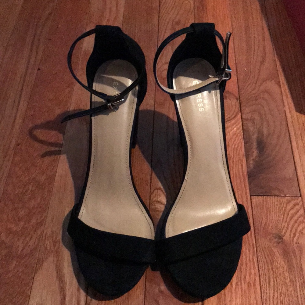 Plain black EXPRESS heels